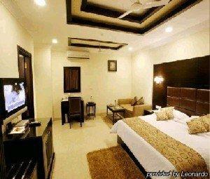 Hotel Parkland Chirag Enclave Nowe Delhi Zewnętrze zdjęcie